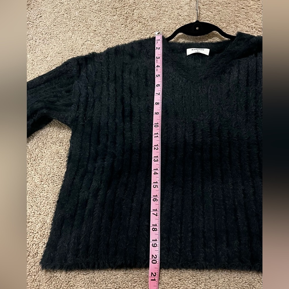 Aritzia Babaton Ulmann Fleecy Cozy Knit Eyelash Style Cropped Sweater Sz S - Picture 10 of 12